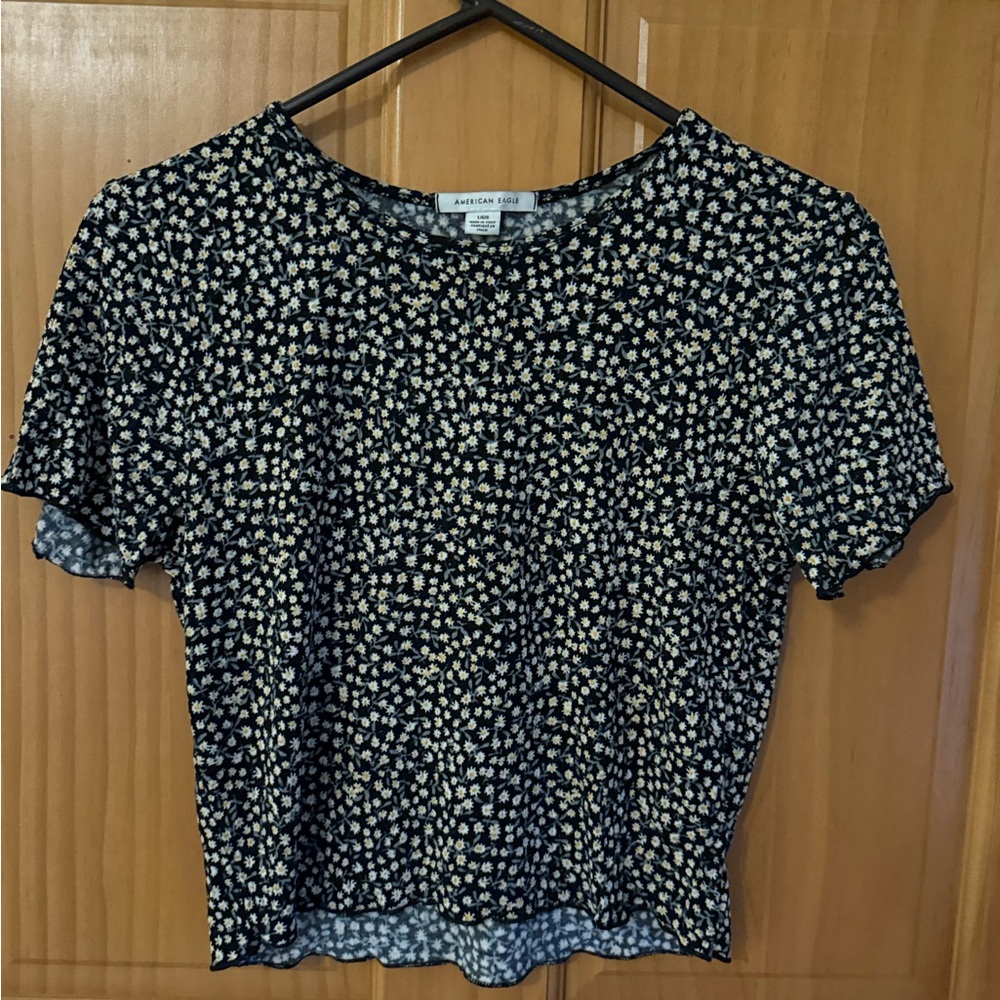 American Eagle Outfitters Black and White Floral Short Sleeve Top